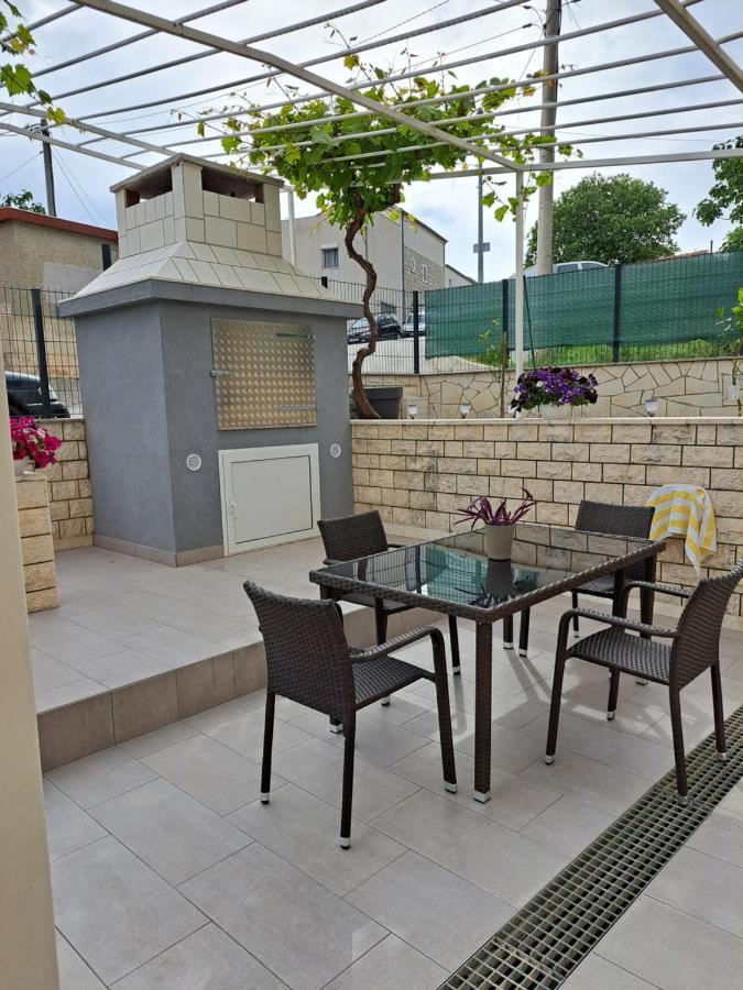 Apartment Deni Solin Buitenkant foto